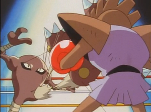 Hitmonlee de Gigante usando Megapatada.