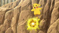 Pikachu de Ash usando bola voltio.