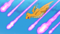 Dragonite de Ash usando cometa draco/meteoro dragón.