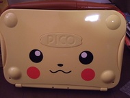 Una consola Sega Pico edición especial Pikachu.