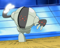 Registeel usando garra metal.