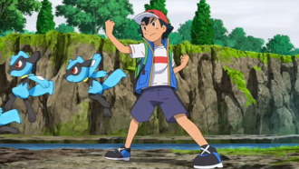 Riolu de Ash usando doble equipo.