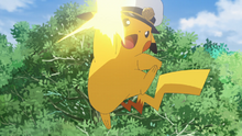 Capitán Pikachu usando puño trueno.