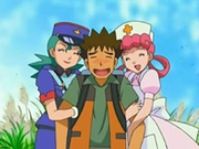 Brock con la enfermera Joy y la oficial Jenny/agente Mara en sus brazos enamoradas.