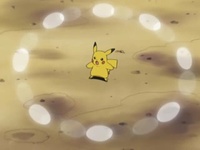 Pikachu de Ash rodeado por el poder oculto de Slakoth.