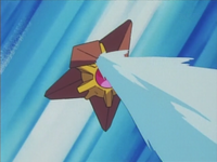 Staryu de Misty usando pistola agua.