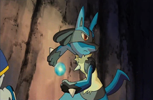 Lucario usando Esfera aural