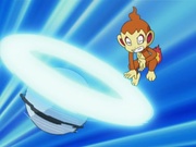 EP585 Glalie usando giro bola contra Chimchar.jpg