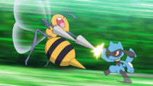 Beedrill de Goh usando doble ataque.