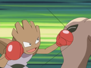 Hitmonchan usando Golpe Cometa/Puño Cometa.