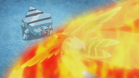 Talonflame de Ash usando nitrocarga/carga de fuego.