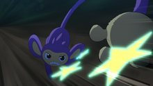 Aipom usando meteoros.
