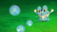 Froakie usando burbuja.