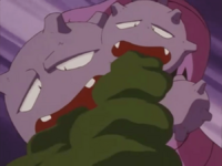 Weezing usando Polución.