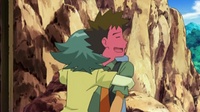 Abrazando a Brock en agradecimiento.