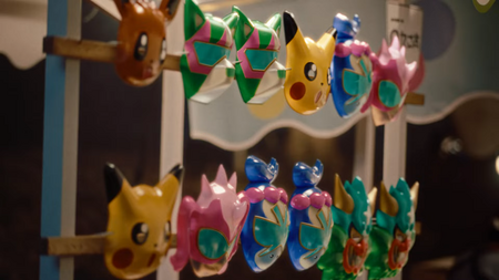 Máscaras en un puesto del festival.