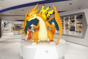 Estatua de Mega-Charizard Y