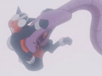 Arbok usando golpe cabeza.