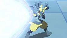 Lucario variocolor de Rod usando cañón resplandor.