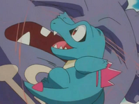 Totodile usando arañazo.