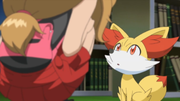 EP808 Serena eligiendo a Fennekin.png