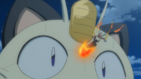 Mega-Blaziken usando patada ígnea.