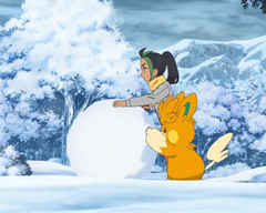 Mencía y Pawmot creando una bola de nieve en el entrenamiento extremo.