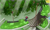 Kalm saltando en el Gimnasio Pokémon de Ciudad Témpera de tipo planta.